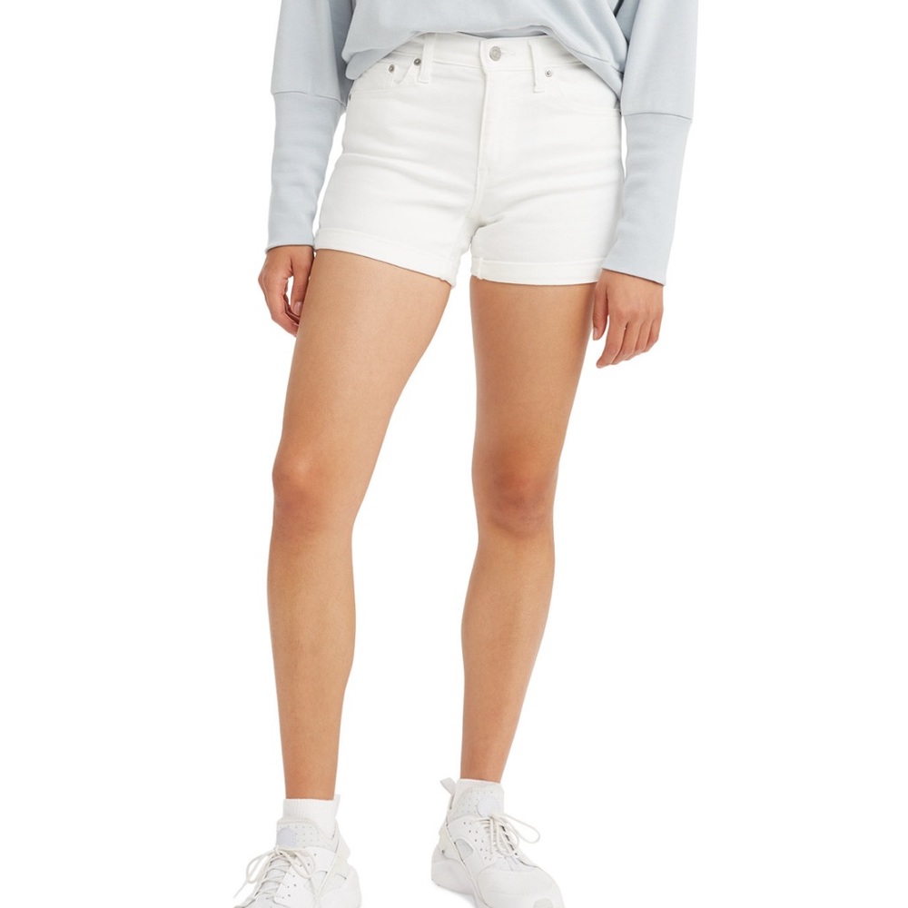 NEW: Levi’s Mid Rise Mid Length Stretch Short in White